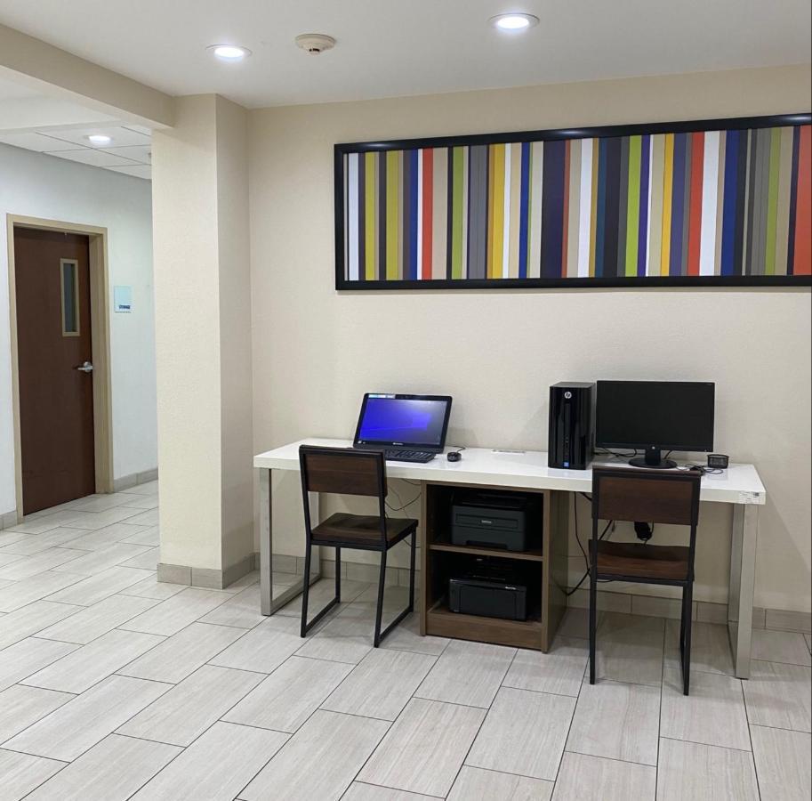 Holiday Inn Express Hotel & Suites Hope Mills-Fayetteville Airport By Ihg Exteriör bild