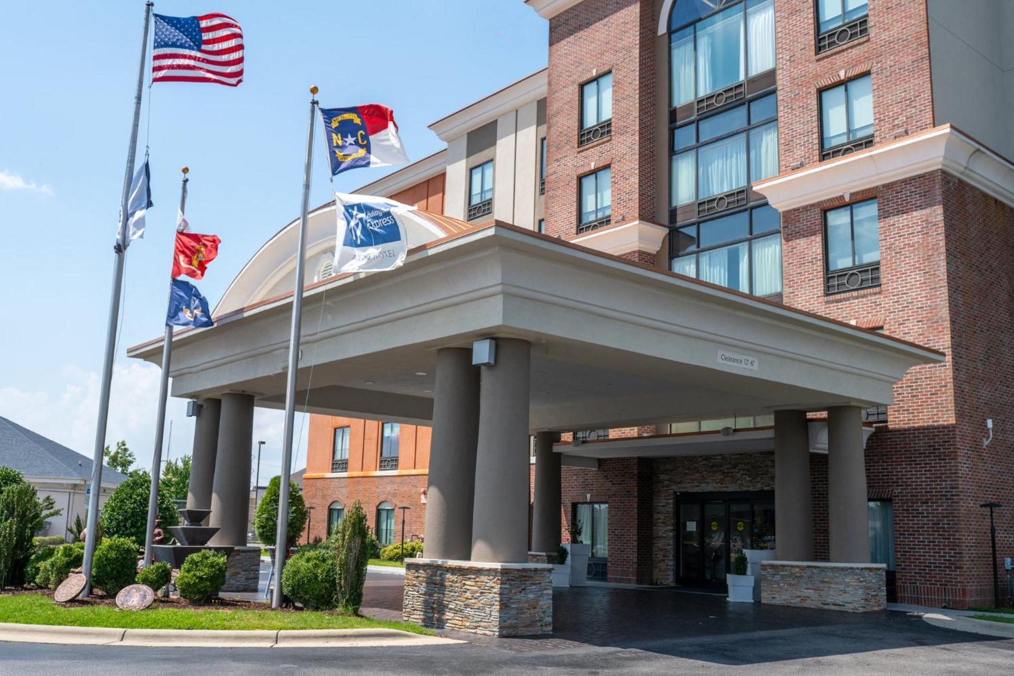 Holiday Inn Express Hotel & Suites Hope Mills-Fayetteville Airport By Ihg Exteriör bild